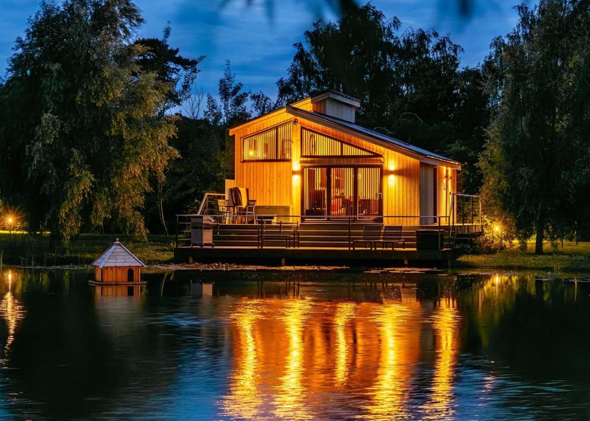 Woad Mill Lakeside Lodges Бостон Екстер'єр фото